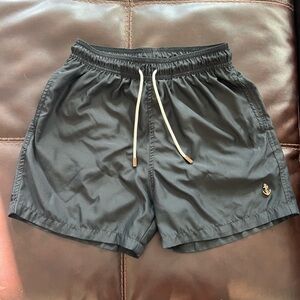 Retromarine men’s solid black swim trunks